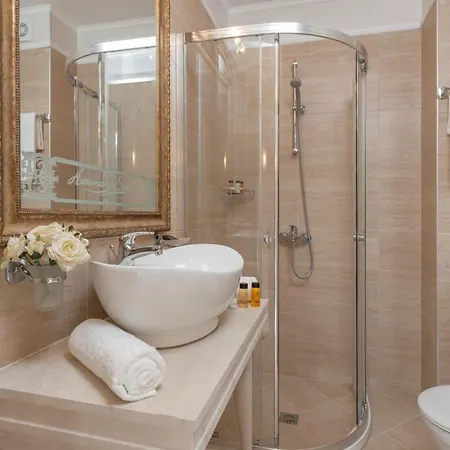 Harmony Grand アパートホテル 4*